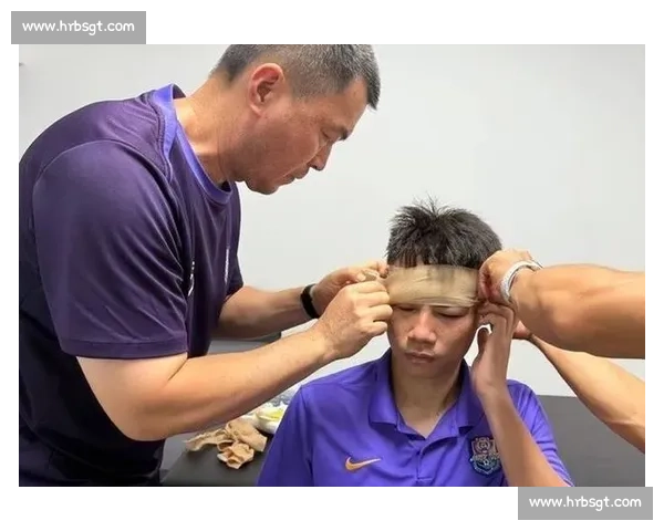 足协认错！VAR 误判偷走浙江 2 分，陶强龙争议动作成焦点，主帅激动挥拳眼镜飞落